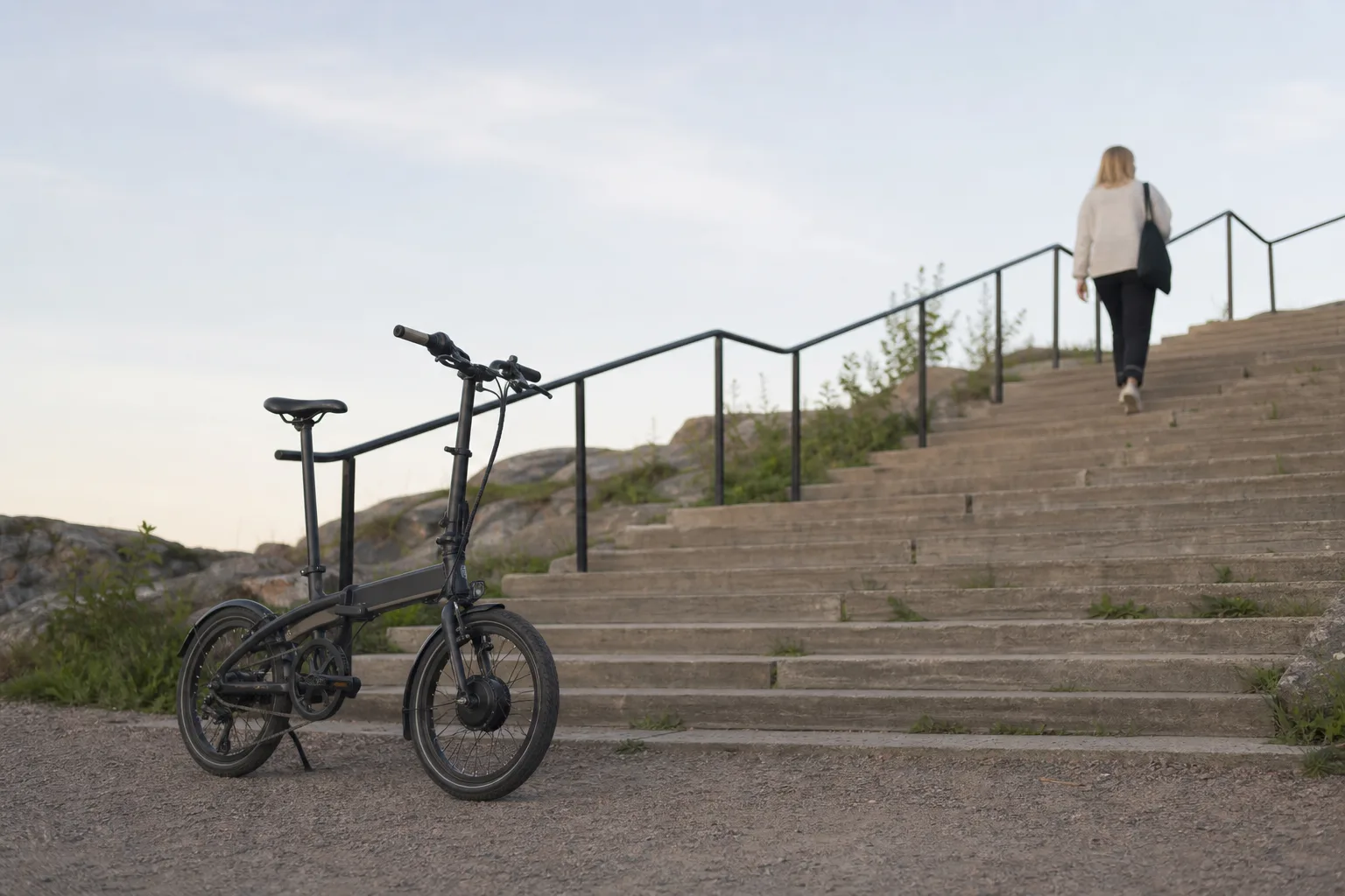 Liten & kompakt elcykel – smidig i stan
